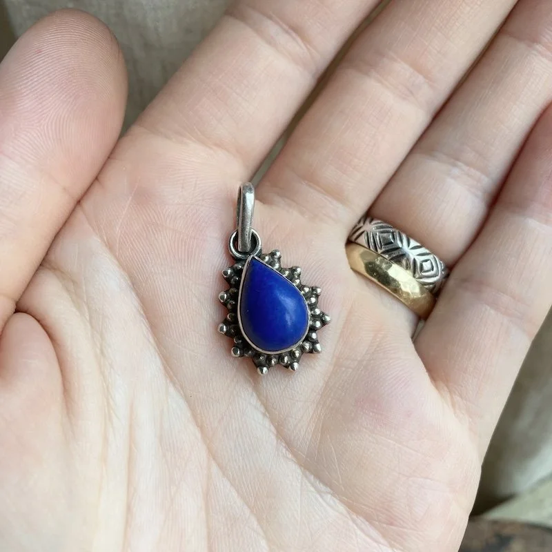 ornate sterling silver and lapis lazuli pendant 3.jpeg