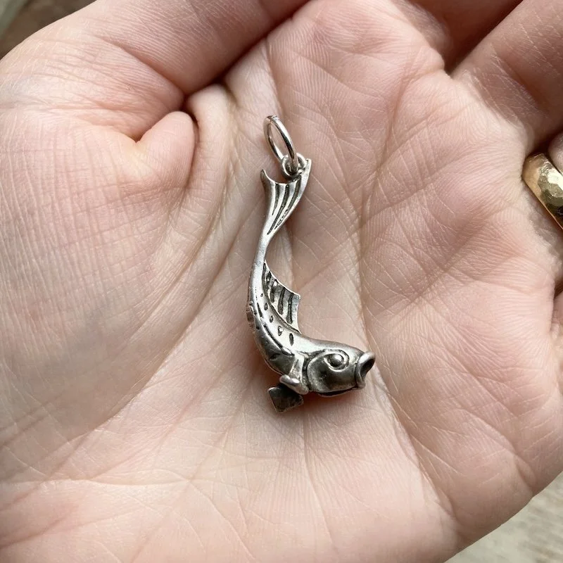 vintage sterling silver fish pendant 3.jpeg