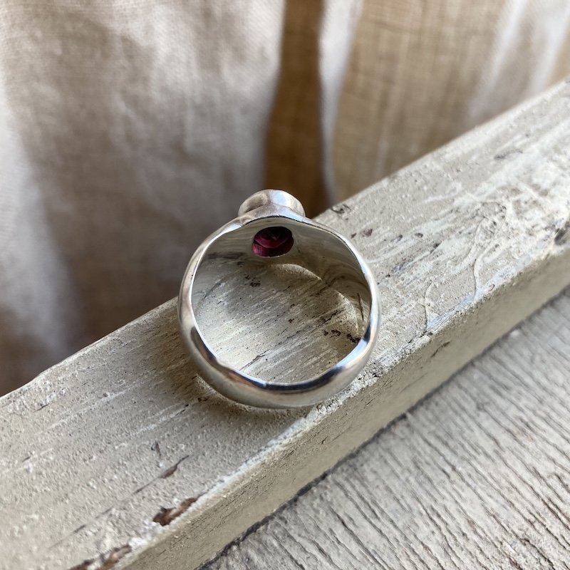 vintage chunky solid silver and garnet ring 4.jpeg