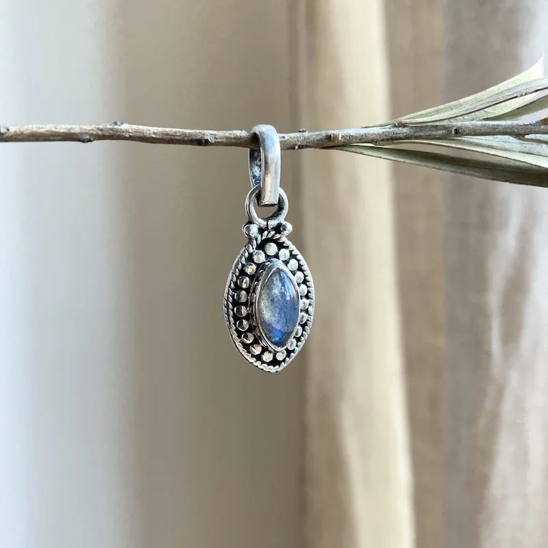 sterling silver and labradorite pendant 4.jpeg