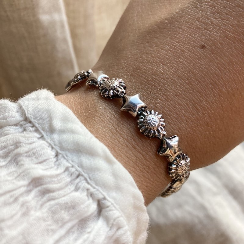 Pretty Vintage Sterling Silver Flower and Star Bracelet