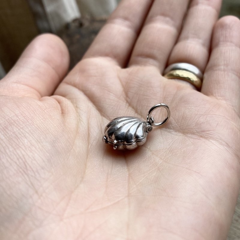 Dreamy Vintage Sterling Silver Clam Pendant
