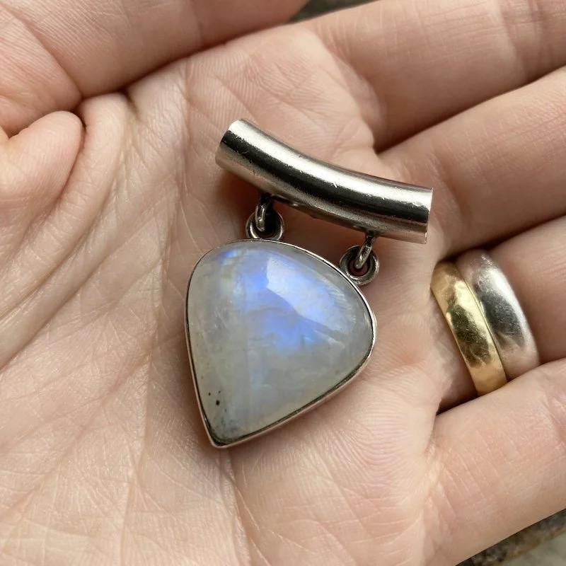 sterling silver rainbow moonstone pendant 4.jpeg