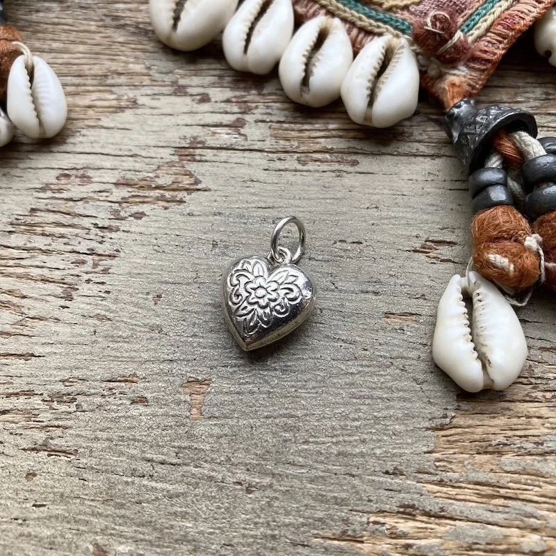 vintage ornate sterling silver heart pendant 4.jpeg