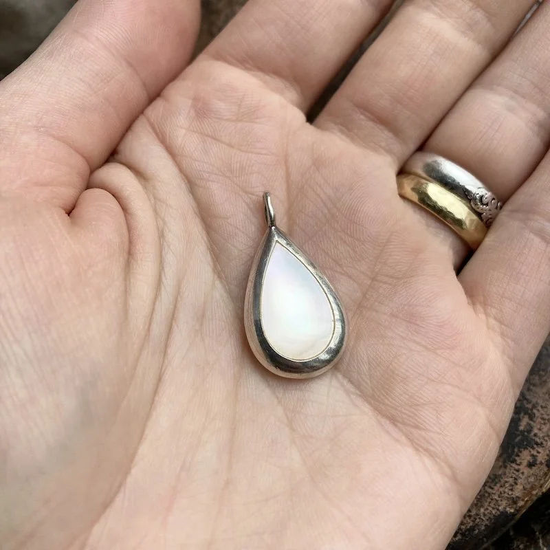 vintage sterling silver mother of pearl pendant 4.jpeg