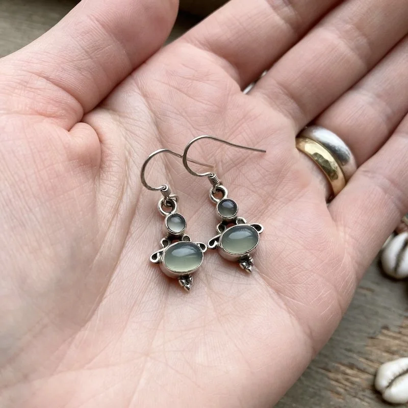 vintage sterling silver chalcedony earrings 4.jpeg