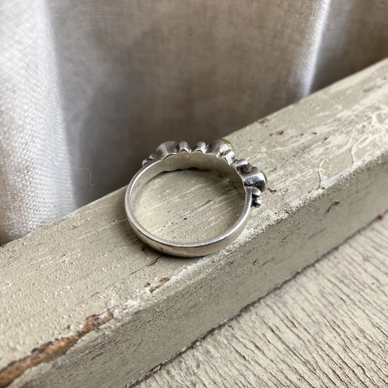vintage sterling silver peridot ring 3.jpeg