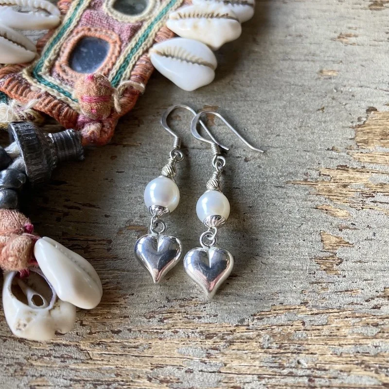 vintage sterling silver dangly heart earrings 1.jpeg