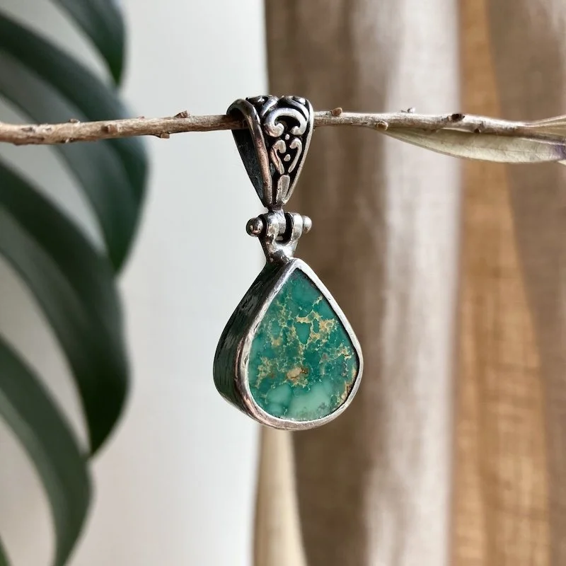 beautiful sterling silver chrysoprase pendant 4.jpeg