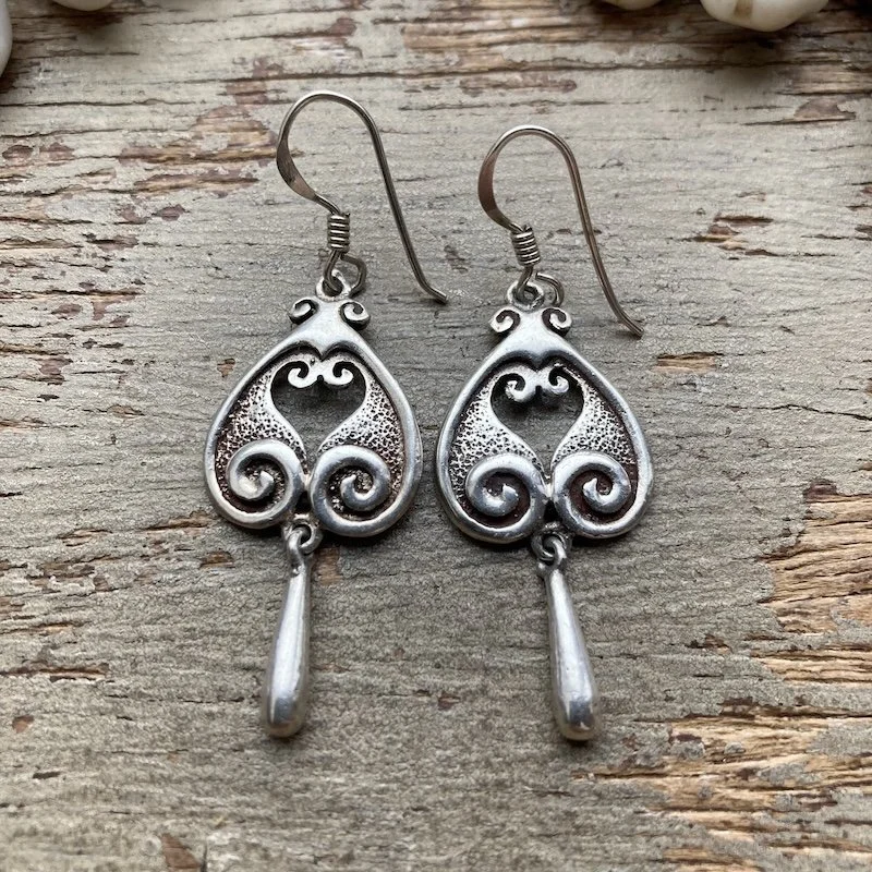 ornate sterling silver dangly earrings 1.jpeg