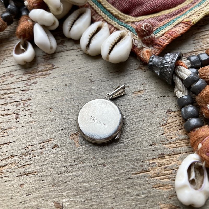 vintage sterling silver engraved locket pendant 3.jpeg