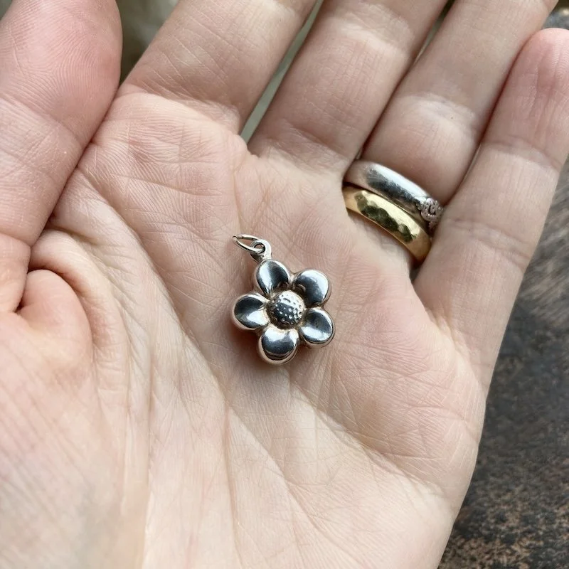 vintage sterling silver puffy flower pendant 3.jpeg