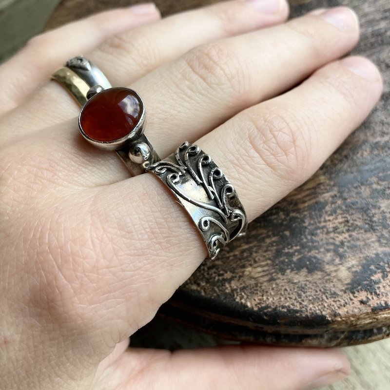 vintage ornate sterling silver band ring 3.jpeg