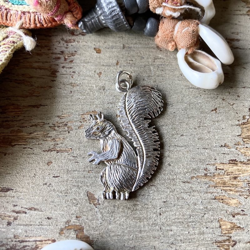 vintage sterling silver squirrel pendant 1.jpeg