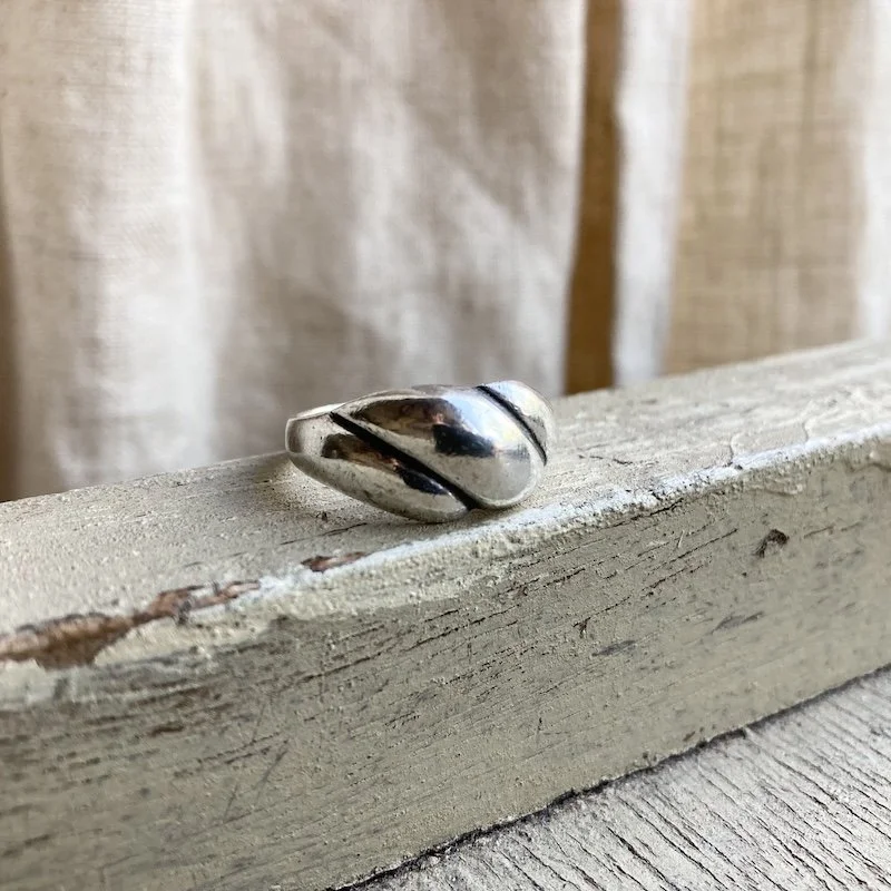 funky vintage solid silver ring 3.jpeg