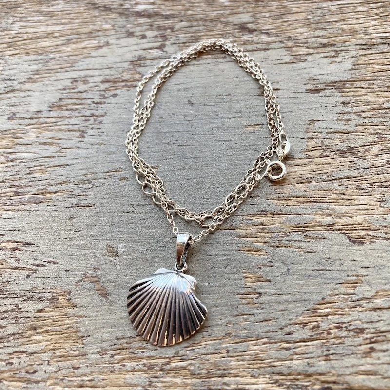 Pretty Sterling Silver Scallop Shell Necklace