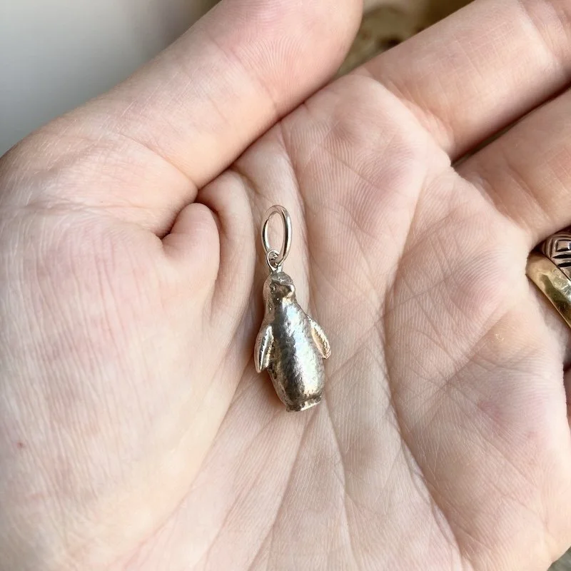 vintage solid silver penguin pendant 1.jpeg