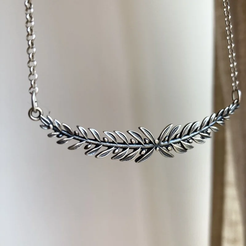 Lovely Sterling Silver Leaf Garland Necklace