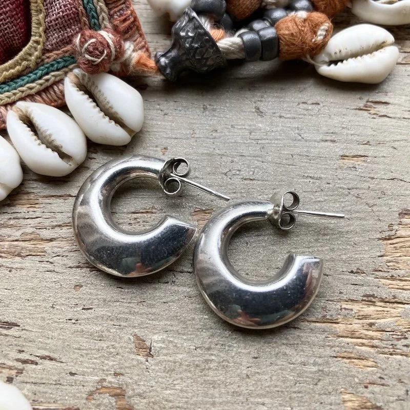 vintage sterling silver simple chunky hoops 1.jpeg
