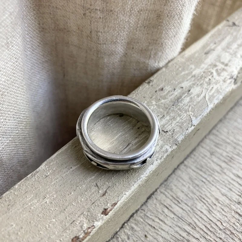 funky vintage solid silver spinner ring 3.jpeg