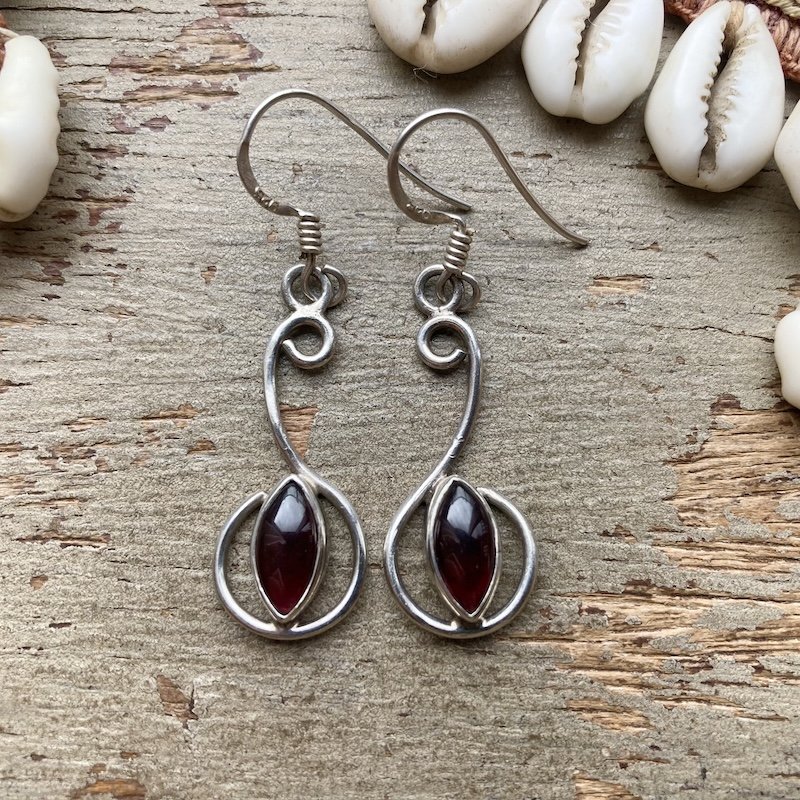 vintage sterling silver dangly garnet earrings 1.jpeg