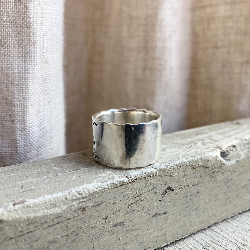 Amazing Vintage Solid Silver Southwestern Ring