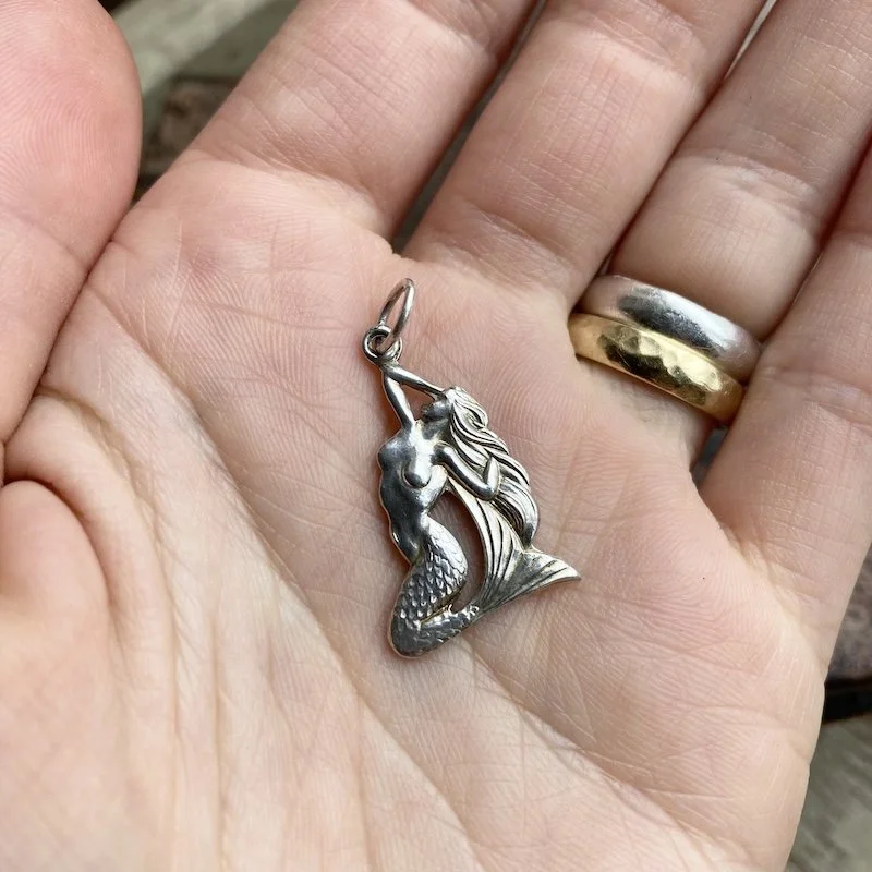 vintage sterling silver mermaid pendant 3.jpeg