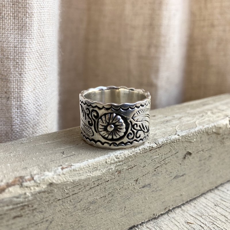 Amazing Vintage Solid Silver Southwestern Ring