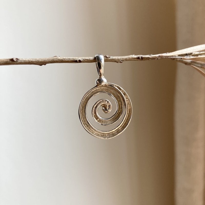 Lovely Vintage Solid Silver Spiral Pendant