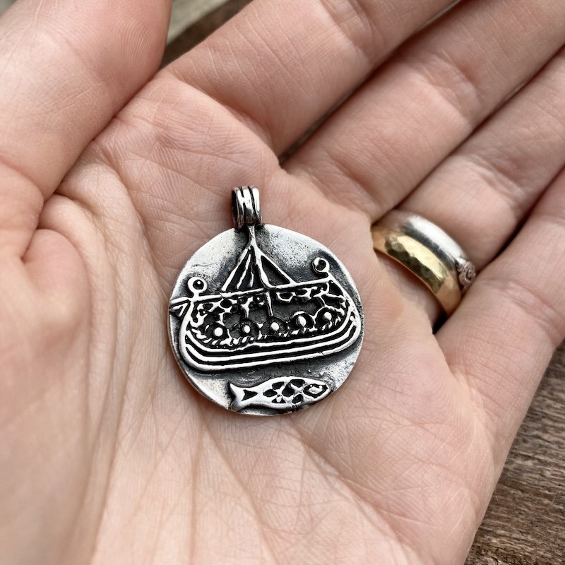 vintage solid silver viking ship pendant 3.jpeg