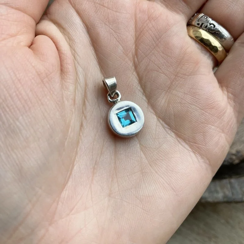 sterling silver blue crystal pendant 4.jpeg