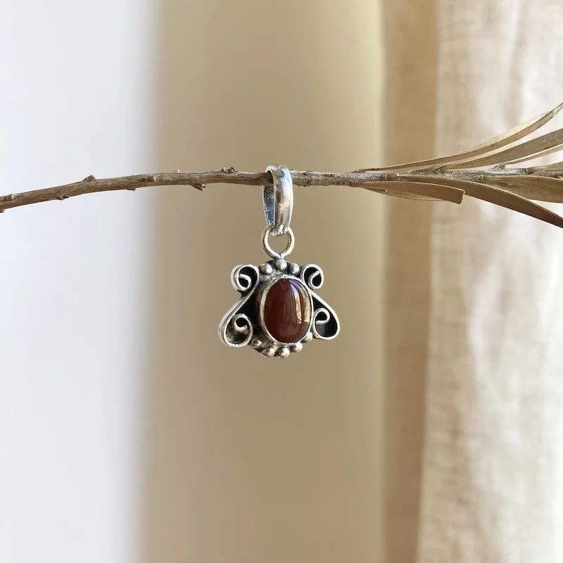 vintage sterling silver carnelian pendant 5.jpeg
