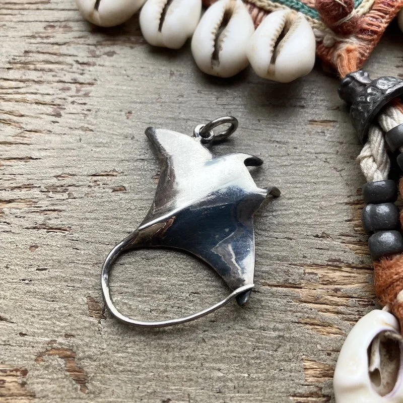 vintage sterling silver manta ray pendant 1.jpeg