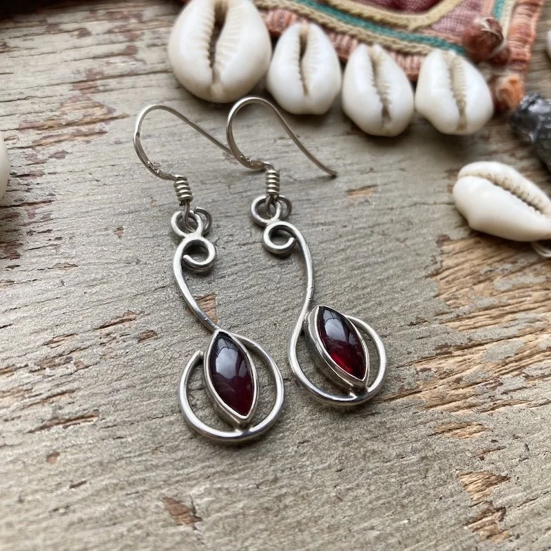 Fab Vintage Sterling Silver Dangly Garnet Earrings