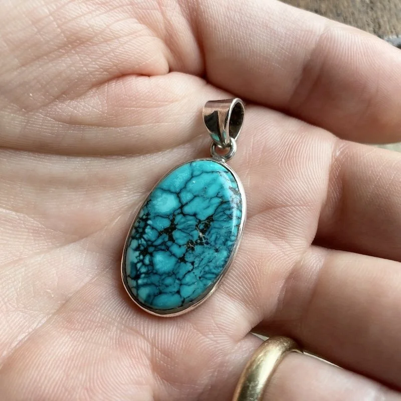 oval turquoise pendant .jpeg