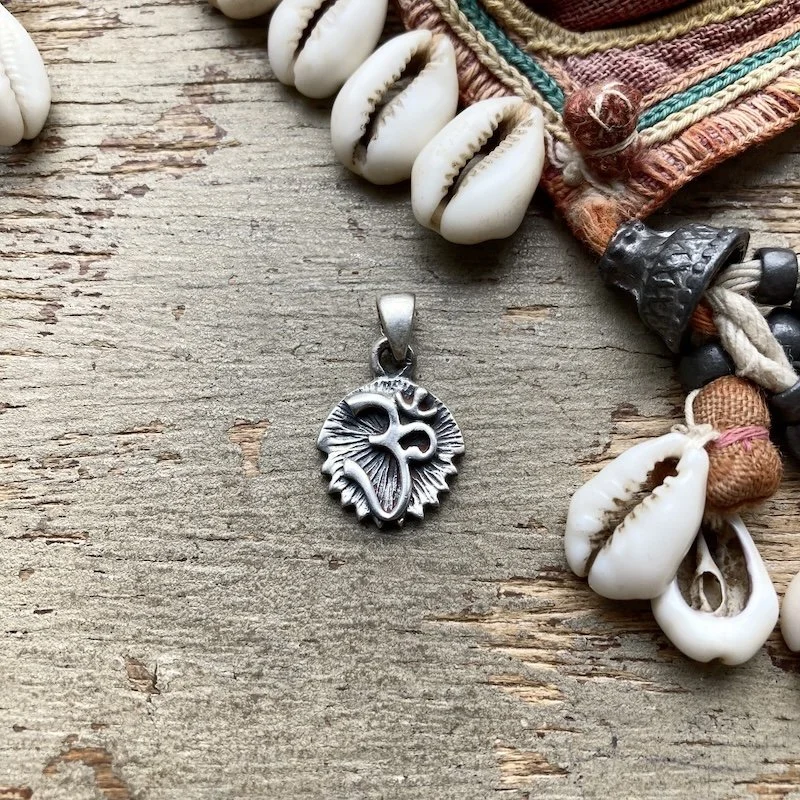 Little Vintage Sterling Silver Om Lilypad Pendant