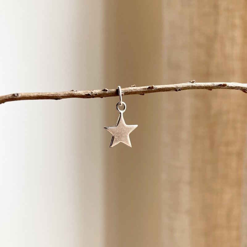 tiny little sterling silver star pendant 4.jpeg