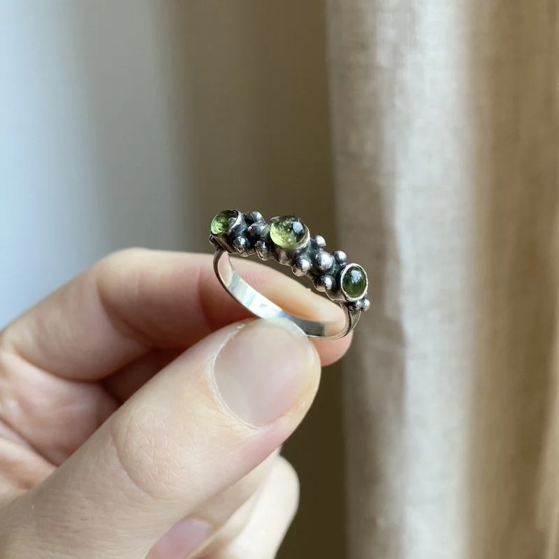 vintage sterling silver peridot ring 4.jpeg