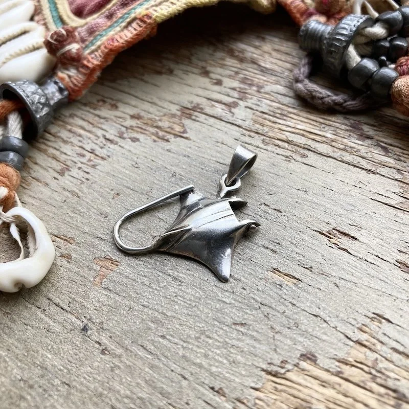 sterling silver manta ray pendant 2.jpeg