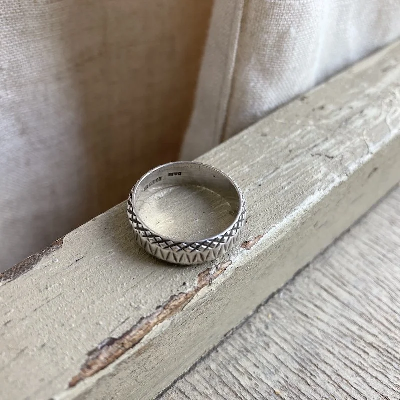 solid silver engraved band ring 4.jpeg