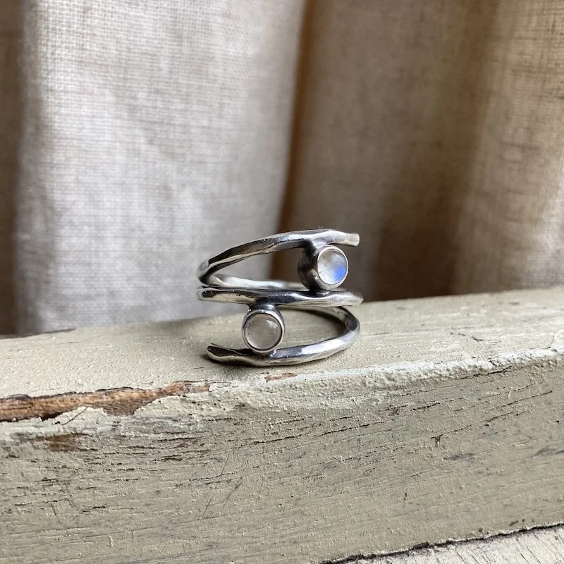 Pretty Vintage Sterling Silver and Rainbow Moonstone Ring M1/2