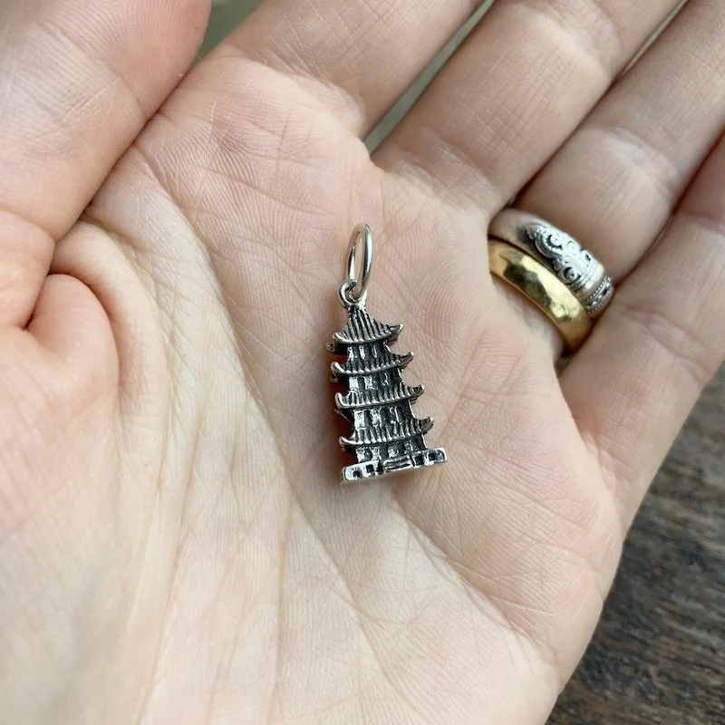 vintage sterling silver pagoda pendant 4.jpeg