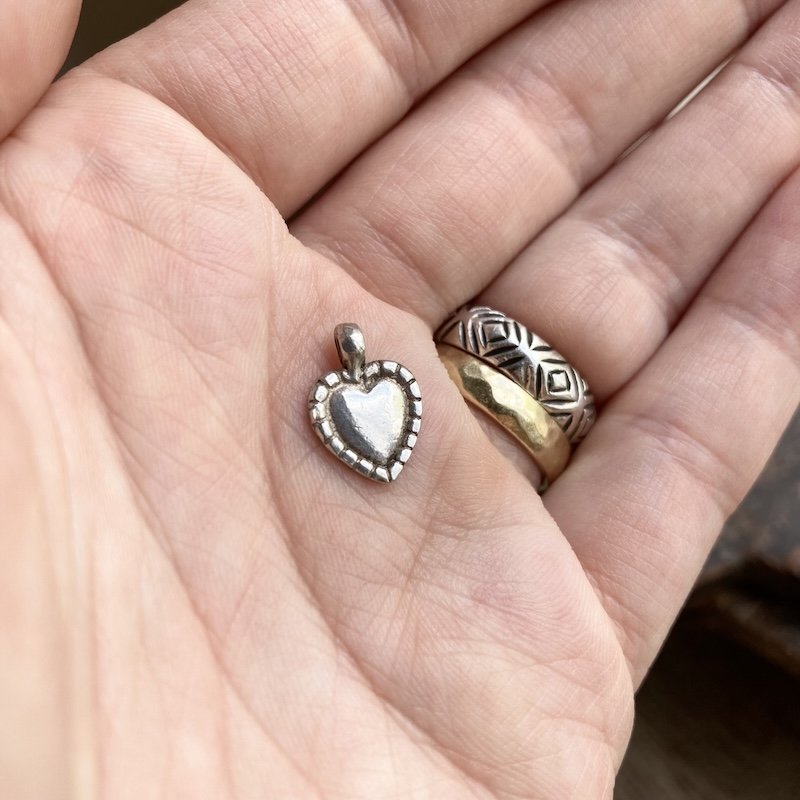 cute little vintage sterling silver heart pendant 3.jpeg
