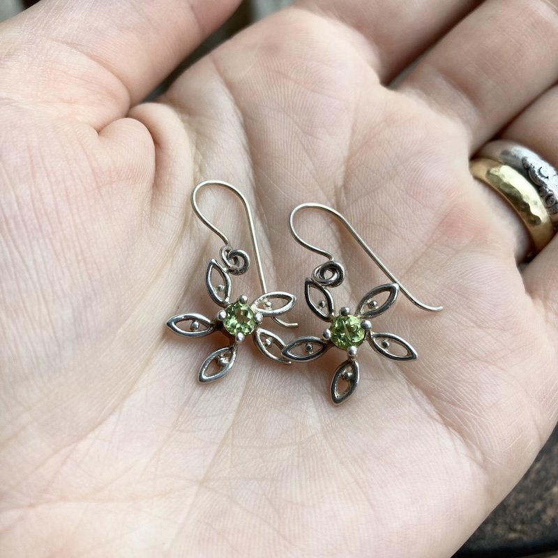Pretty Sterling Silver Peridot Flower Earrings