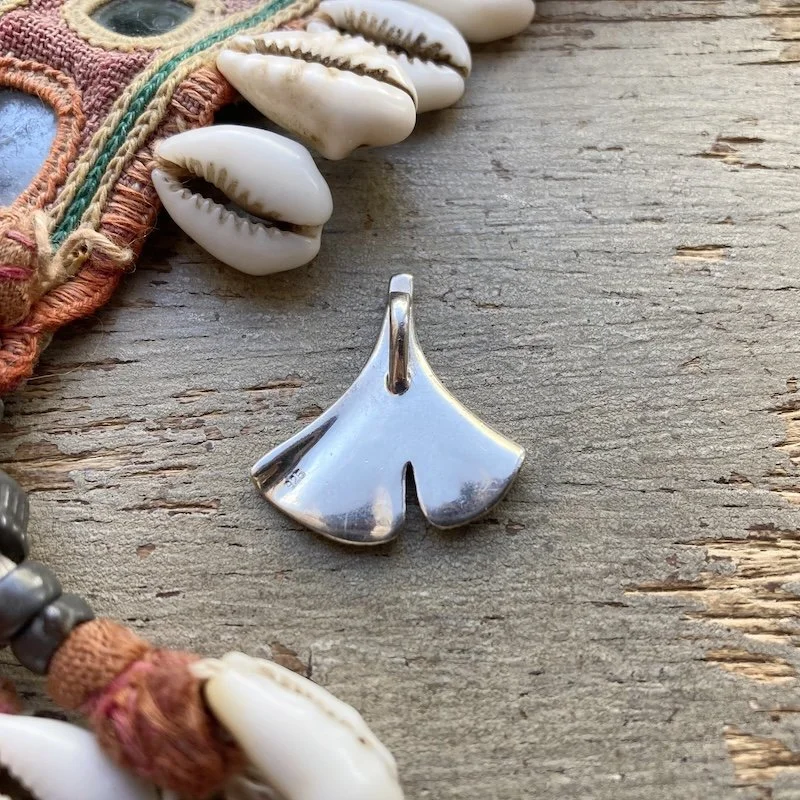 vintage solid silver ginkgo leaf pendant 2.jpeg