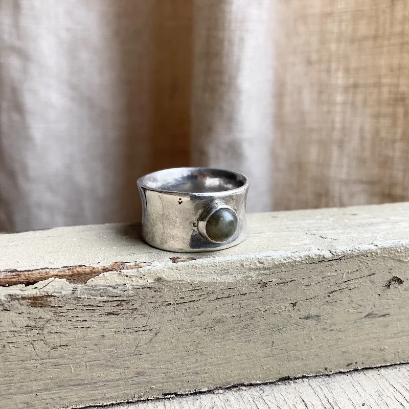 handmade solid silver and labradorite ring 1.jpeg
