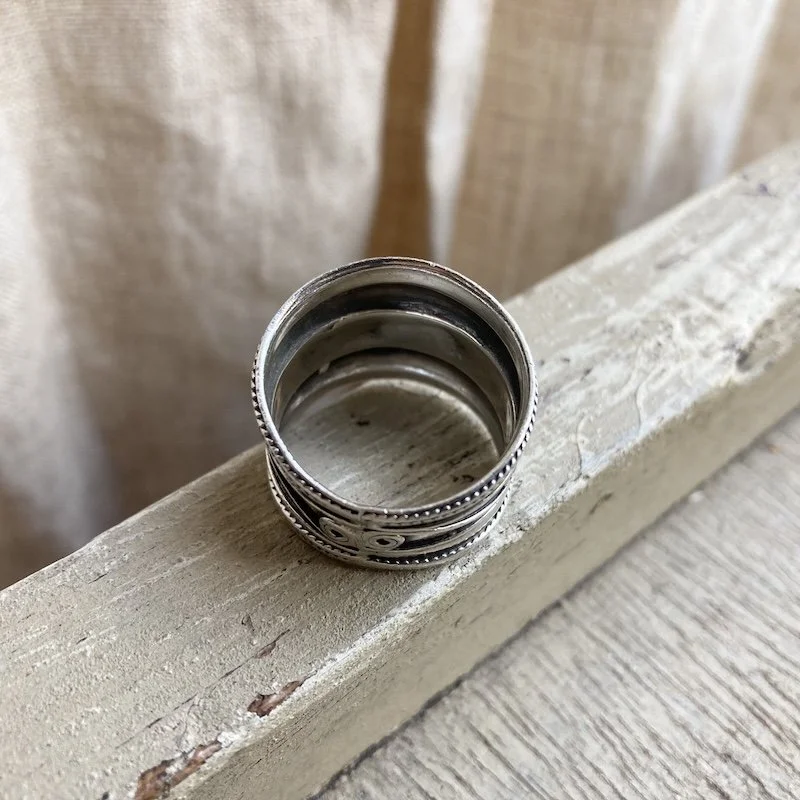 funky wide band Balinese ring 3.jpeg