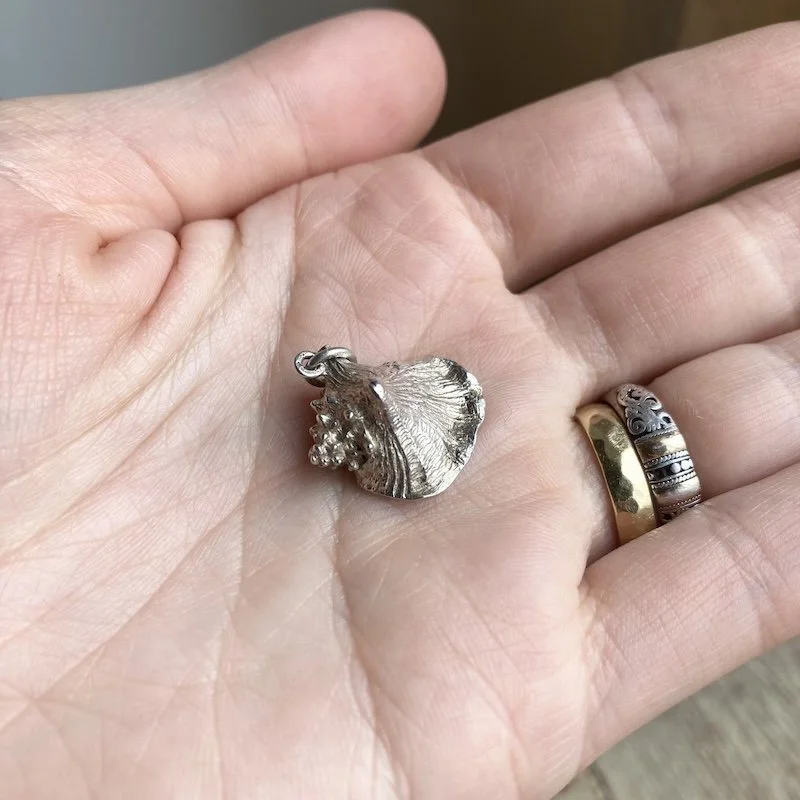 vintage sterling silver seashell pendant 4.jpeg