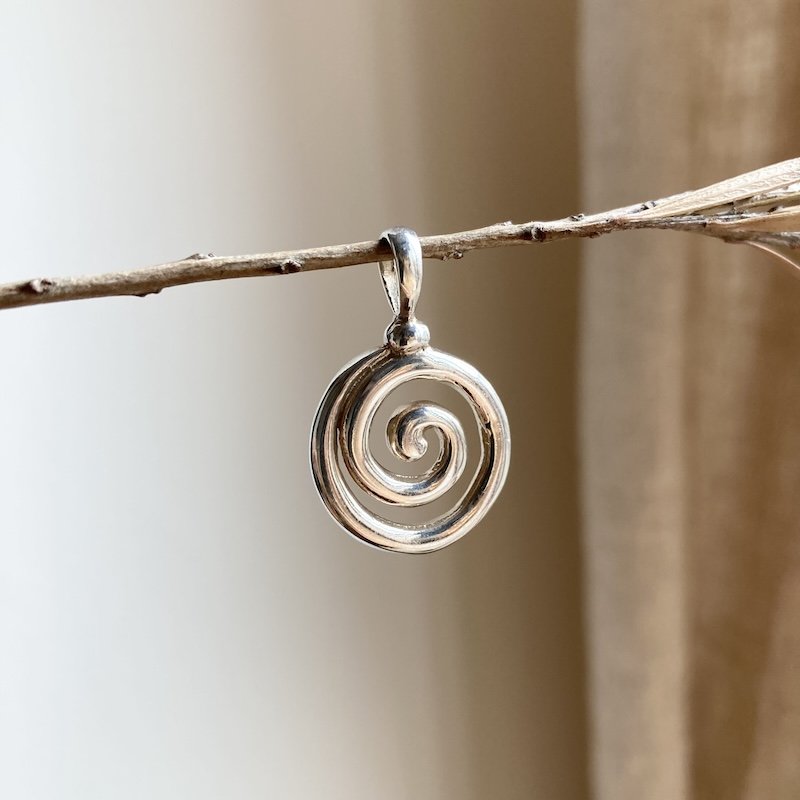 Lovely Vintage Solid Silver Spiral Pendant