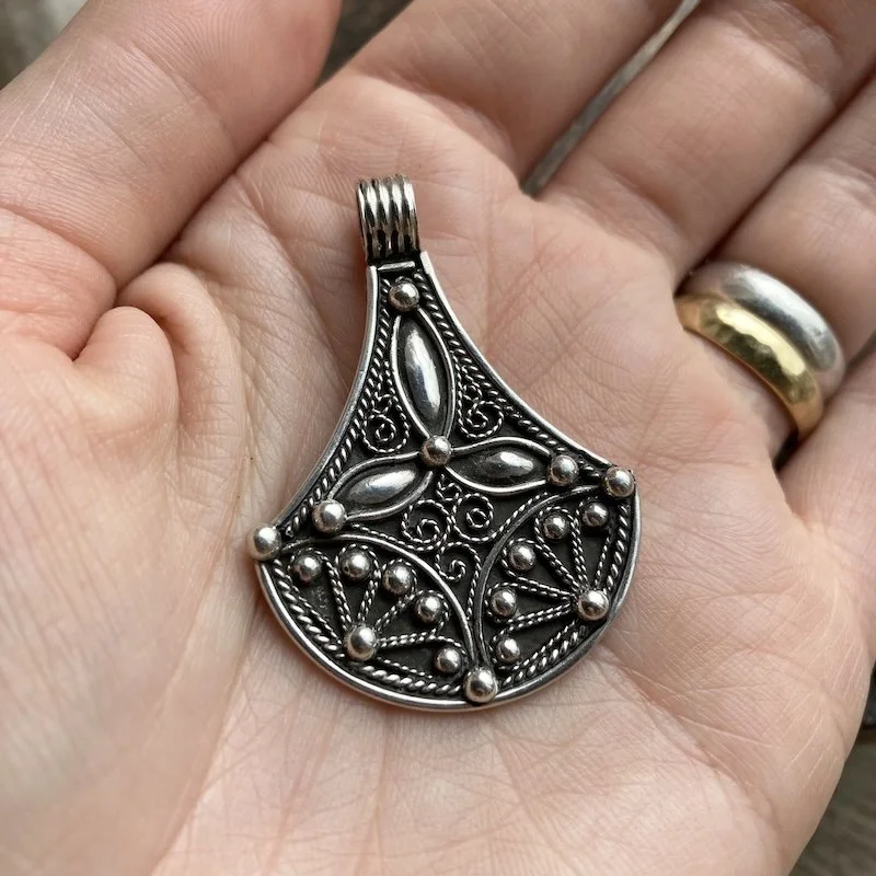 vintage ornate solid silver pendant 3.jpeg